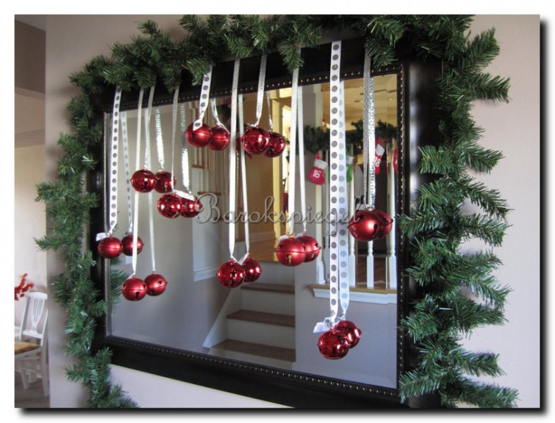 kerst-versiering-om-spiegel