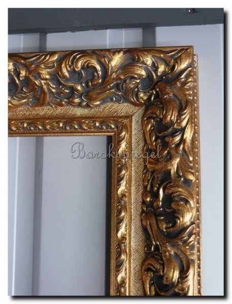 detail-grote-barok-spiegel-antiekgoud-met-antracie