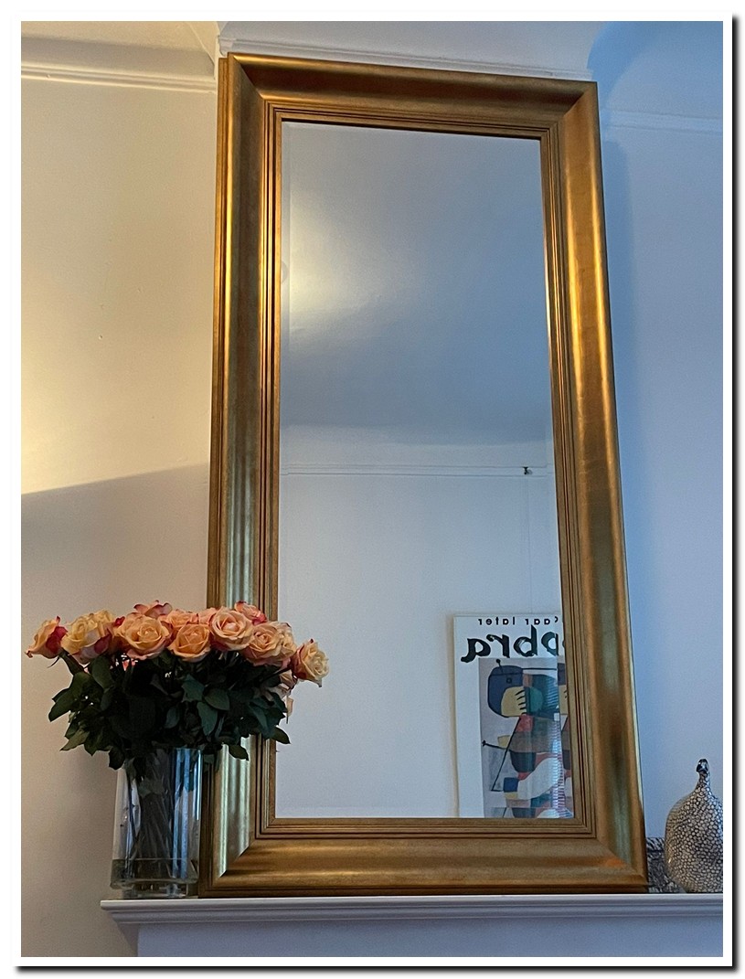 grote-gouden-spiegel-modern-op-schouw-tot-aan-plaf