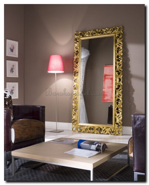 grote-spiegel-barok-goud-op-taupe-muur