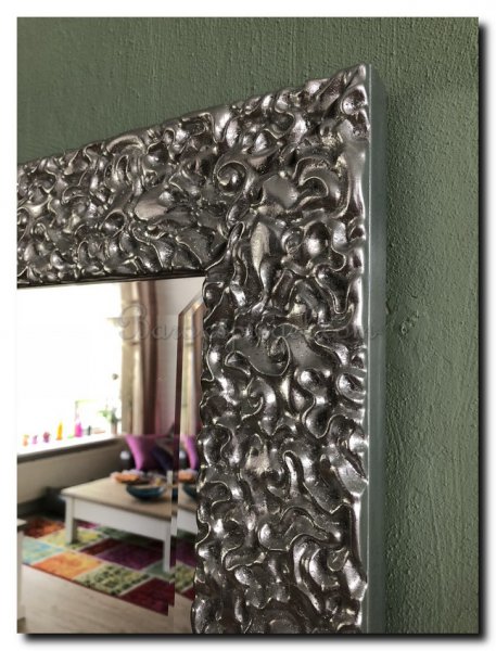 detail-moderne-design-spiegel-helder-zilver-boven