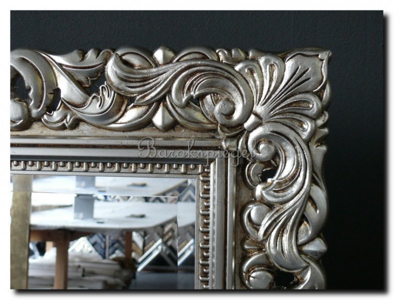 detail-ornament-opengewerkte-spiegel-zilver