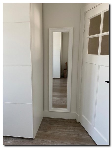 witte-passpiegel-wit-in-kleedkamer-deurnis